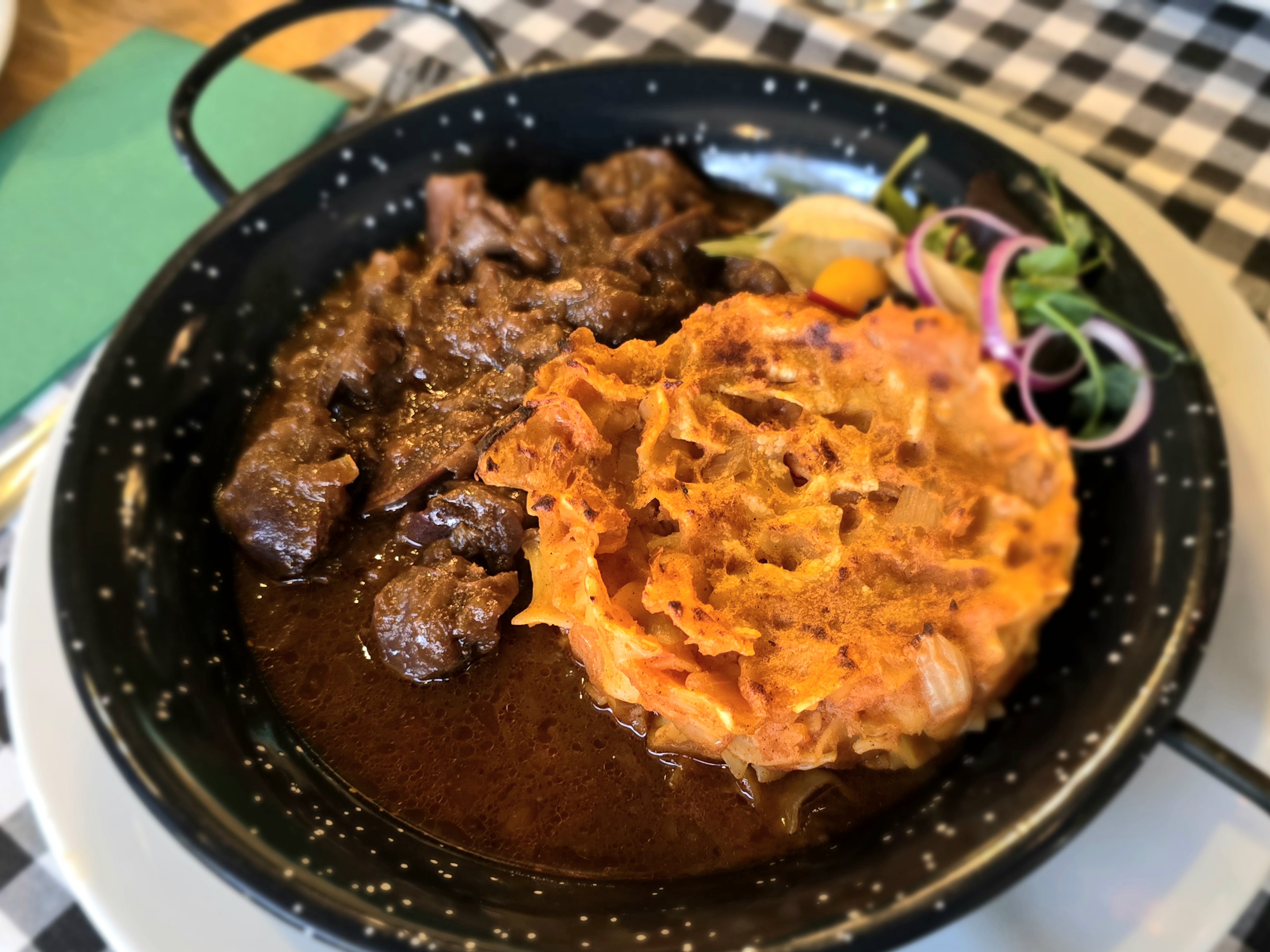 Libazúza pörkölt gránátos kockával