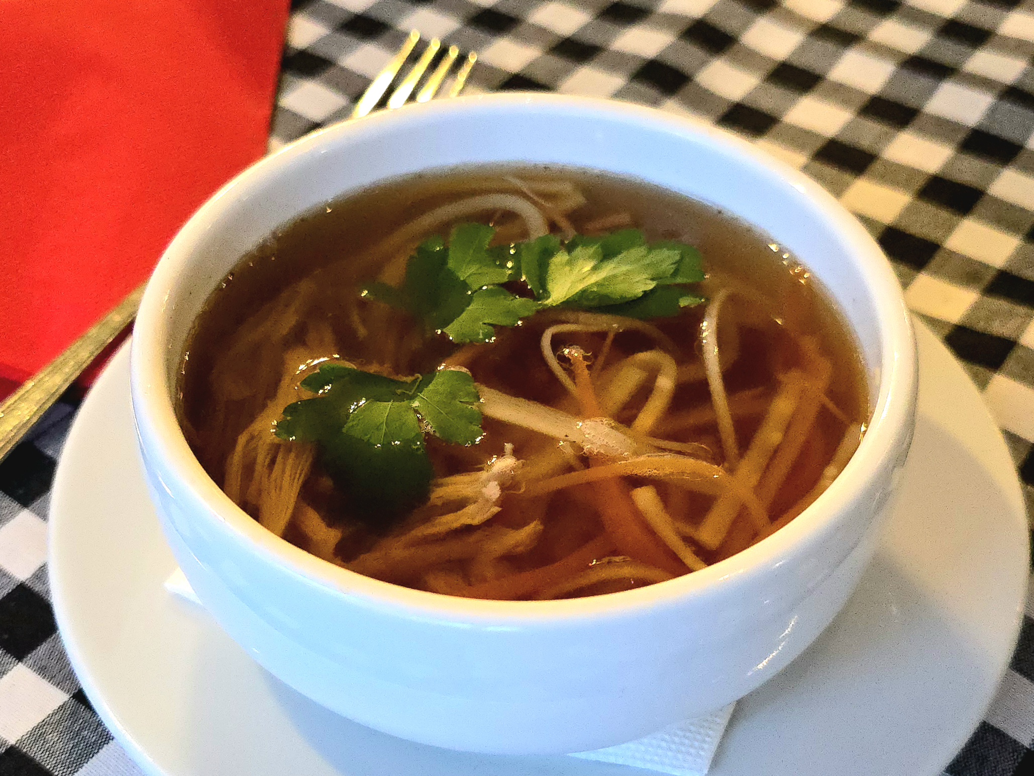 Konyakos fácánleves julienne zöldségekkel