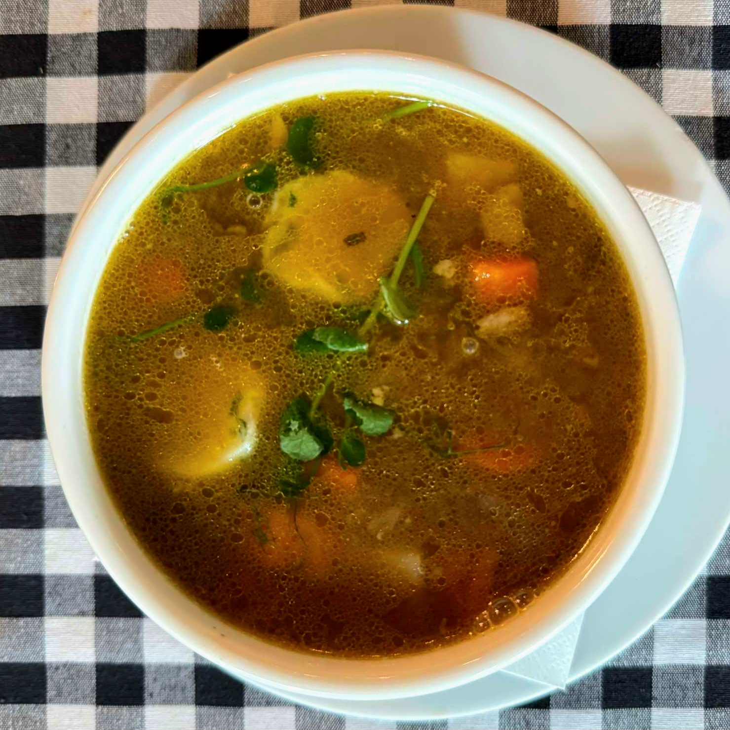 Bárány raguleves zöldfűszeres burgonya gombóccal