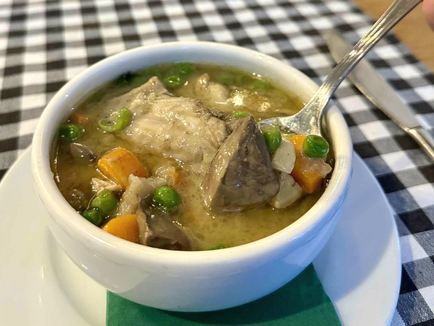 Csibe becsinált leves, tejfölösen